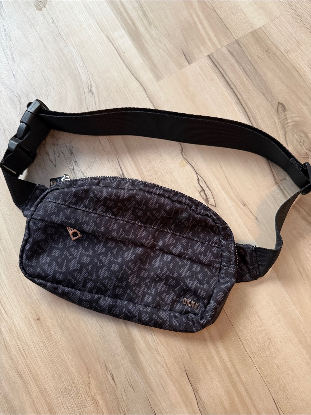 NWOT Dkny Black/Charcoal Monogram Belt Bag
